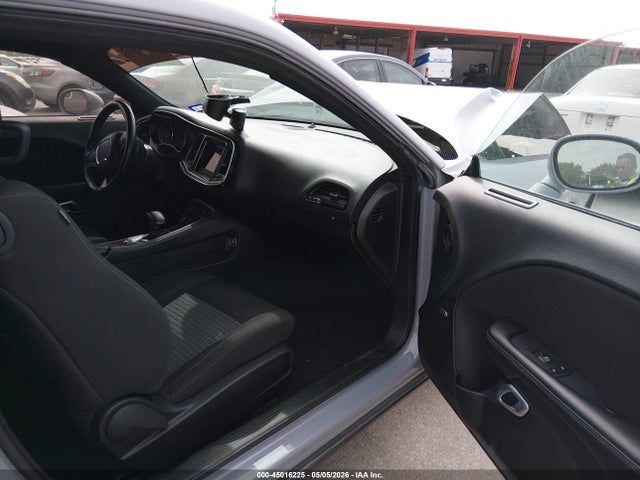45016225 :رقم المزاد ، 2C3CDZAGXNH165191 vin ، 2022 Dodge Challenger Sxt مزاد بيع