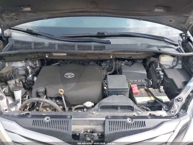 5TDYZ3DC5HS803345 Toyota Sienna Xle Premium 8 Passenger