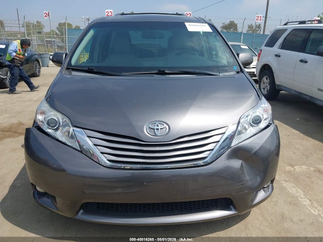 5TDYZ3DC5HS803345 Toyota Sienna Xle Premium 8 Passenger
