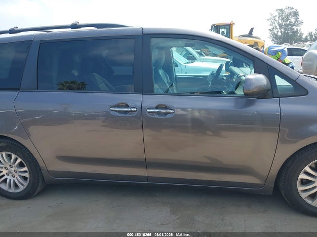 5TDYZ3DC5HS803345 Toyota Sienna Xle Premium 8 Passenger
