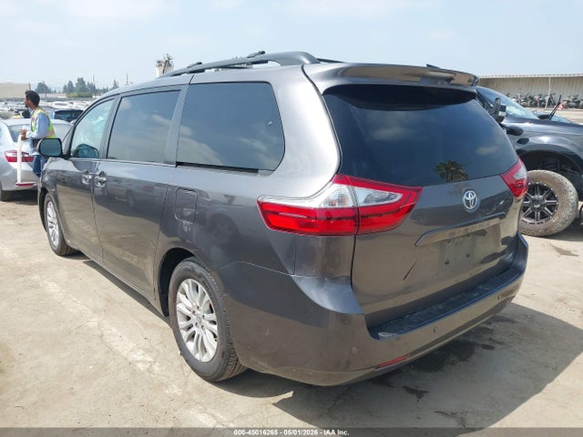 5TDYZ3DC5HS803345 Toyota Sienna Xle Premium 8 Passenger