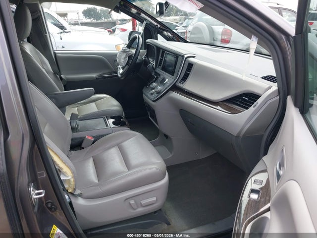 5TDYZ3DC5HS803345 Toyota Sienna Xle Premium 8 Passenger