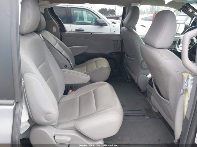 5TDYZ3DC5HS803345 Toyota Sienna Xle Premium 8 Passenger
