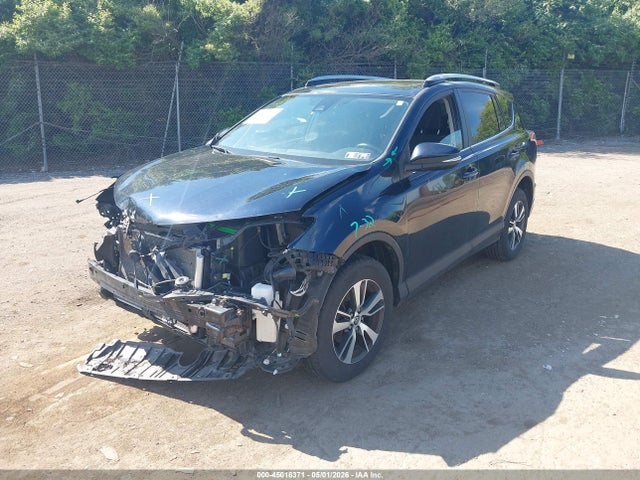 Toyota Rav4 Xle 2017 JTMRFREV5HD200634 Image 2