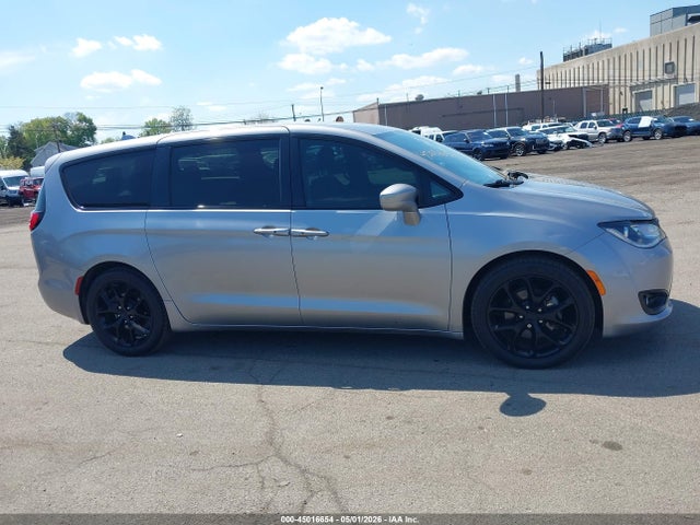 2018 Chrysler Pacifica Touring Plus მანქანა იყიდება აუქციონზე, vin: 2C4RC1FG7JR357806, აუქციონის ნომერი: 45016654