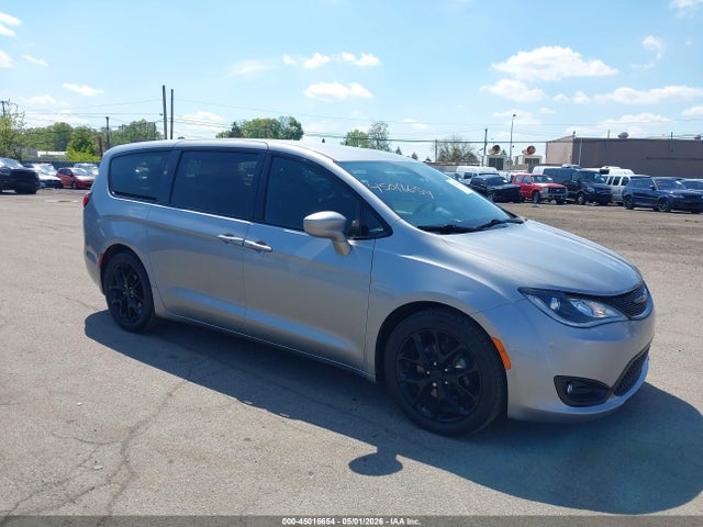 2018 Chrysler Pacifica Touring Plus მანქანა იყიდება აუქციონზე, vin: 2C4RC1FG7JR357806, აუქციონის ნომერი: 45016654