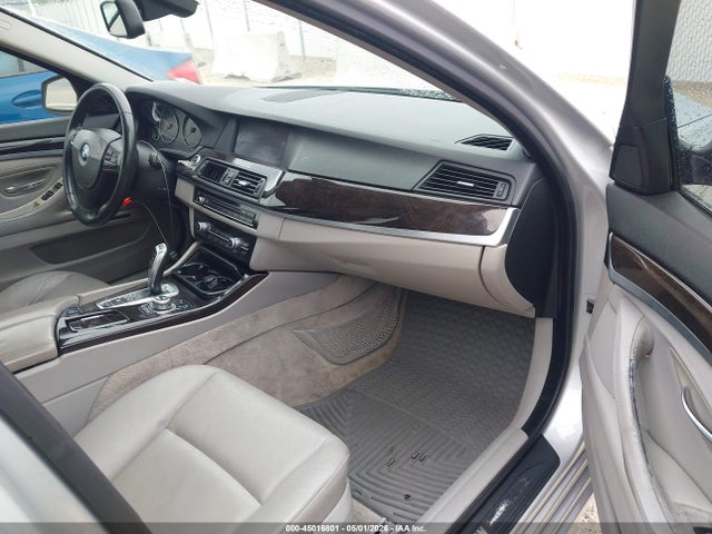 45016801 :رقم المزاد ، WBAFR1C51BC672130 vin ، 2011 Bmw 528i مزاد بيع