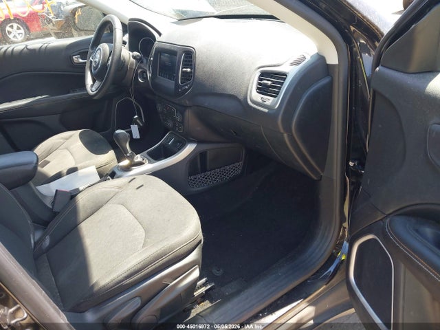 45016972 :رقم المزاد ، 3C4NJCAB6JT211132 vin ، 2018 Jeep Compass Sport Fwd مزاد بيع