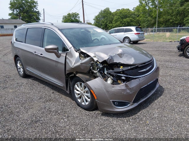 45017026 :رقم المزاد ، 2C4RC1EG3JR144126 vin ، 2018 Chrysler Pacifica Touring L Plus مزاد بيع