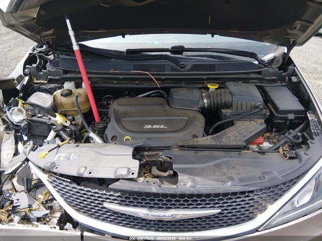 45017026 :رقم المزاد ، 2C4RC1EG3JR144126 vin ، 2018 Chrysler Pacifica Touring L Plus مزاد بيع