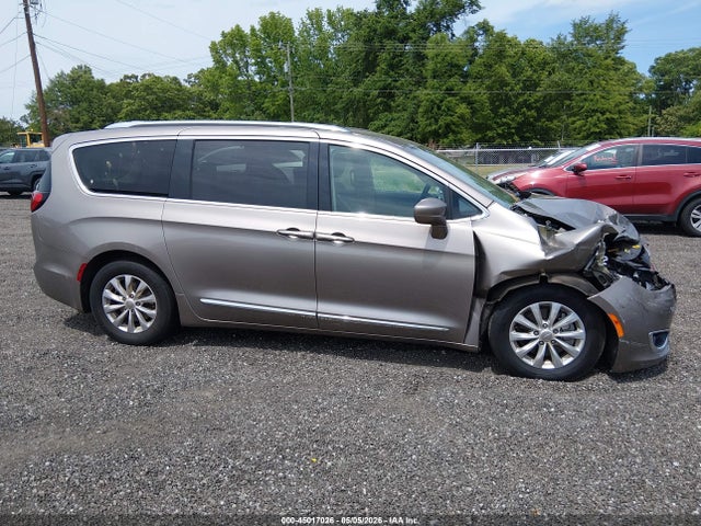 45017026 :رقم المزاد ، 2C4RC1EG3JR144126 vin ، 2018 Chrysler Pacifica Touring L Plus مزاد بيع