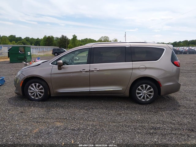 45017026 :رقم المزاد ، 2C4RC1EG3JR144126 vin ، 2018 Chrysler Pacifica Touring L Plus مزاد بيع
