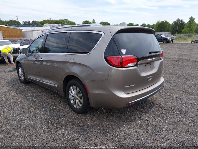 45017026 :رقم المزاد ، 2C4RC1EG3JR144126 vin ، 2018 Chrysler Pacifica Touring L Plus مزاد بيع