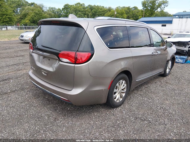 45017026 :رقم المزاد ، 2C4RC1EG3JR144126 vin ، 2018 Chrysler Pacifica Touring L Plus مزاد بيع
