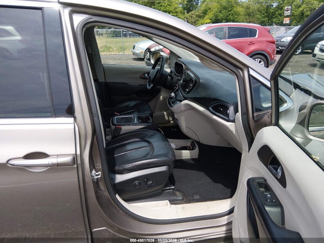 45017026 :رقم المزاد ، 2C4RC1EG3JR144126 vin ، 2018 Chrysler Pacifica Touring L Plus مزاد بيع
