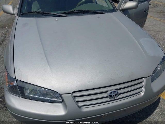 1998 Toyota Camry Le მანქანა იყიდება აუქციონზე, vin: JT2BG22K0W0260883, აუქციონის ნომერი: 45017183