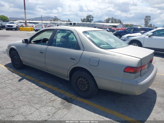 1998 Toyota Camry Le მანქანა იყიდება აუქციონზე, vin: JT2BG22K0W0260883, აუქციონის ნომერი: 45017183