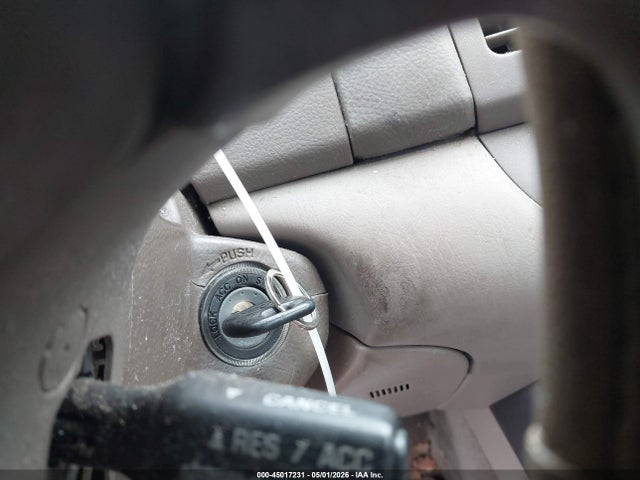 45017231 :رقم المزاد ، 4T1BE32K52U610493 vin ، 2002 Toyota Camry Le مزاد بيع