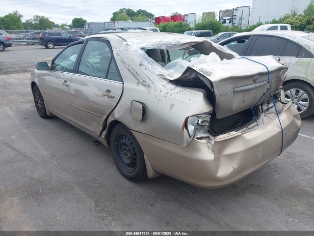 45017231 :رقم المزاد ، 4T1BE32K52U610493 vin ، 2002 Toyota Camry Le مزاد بيع