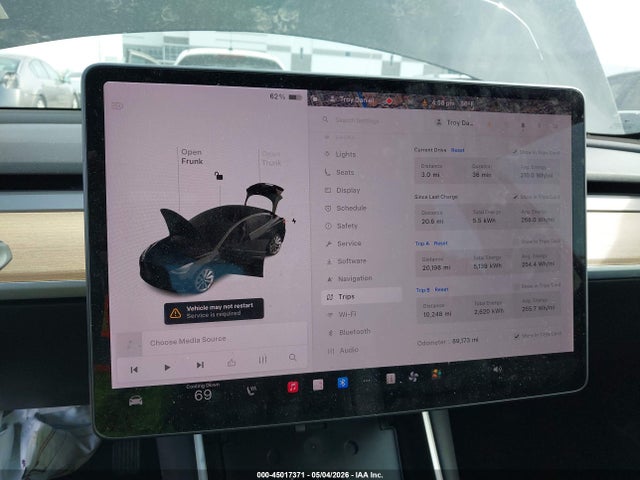 45017371 :رقم المزاد ، 5YJ3E1EAXJF005912 vin ، 2018 Tesla Model 3 Long Range/mid Range مزاد بيع