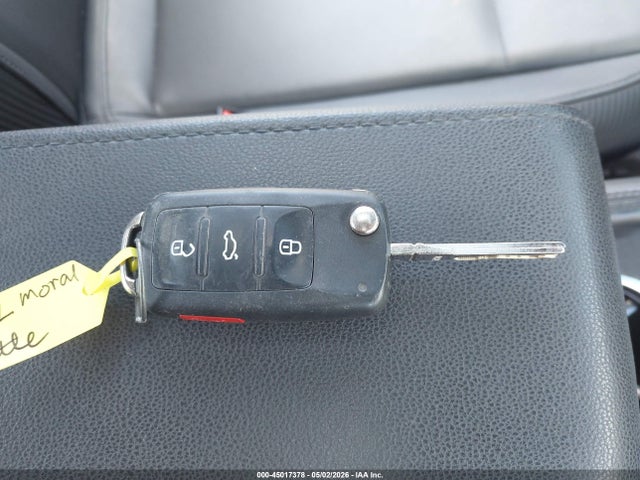 45017378 :رقم المزاد ، 3VWJX7AT9DM647028 vin ، 2013 Volkswagen Beetle 2.5l مزاد بيع