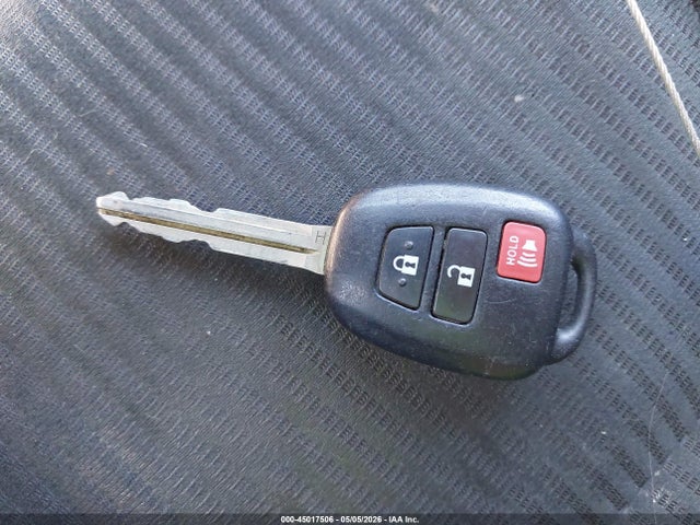 Toyota RAV4 LE 2016 JTMBFREV9GD185670 Image 11