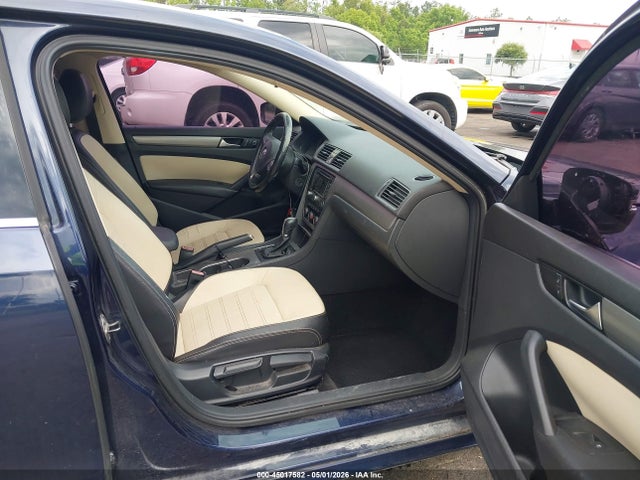 2015 Volkswagen Passat 1.8t Se მანქანა იყიდება აუქციონზე, vin: 1VWBS7A3XFC004078, აუქციონის ნომერი: 45017582