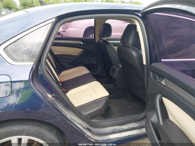 2015 Volkswagen Passat 1.8t Se მანქანა იყიდება აუქციონზე, vin: 1VWBS7A3XFC004078, აუქციონის ნომერი: 45017582