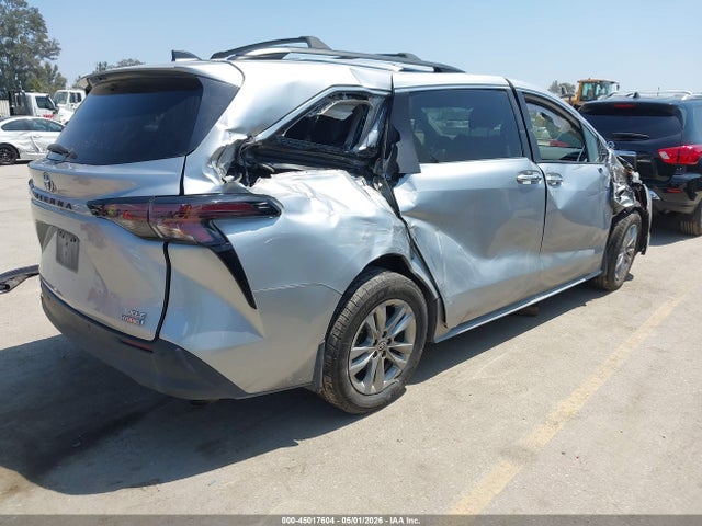 Toyota SIENNA XLE 2024 5TDJRKEC7RS224790 Image 4