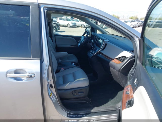 5TDDZ3DC2HS149970 Toyota Sienna Limited 7 Passenger
