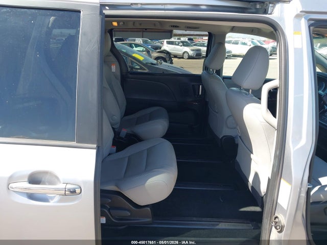 5TDDZ3DC2HS149970 Toyota Sienna Limited 7 Passenger