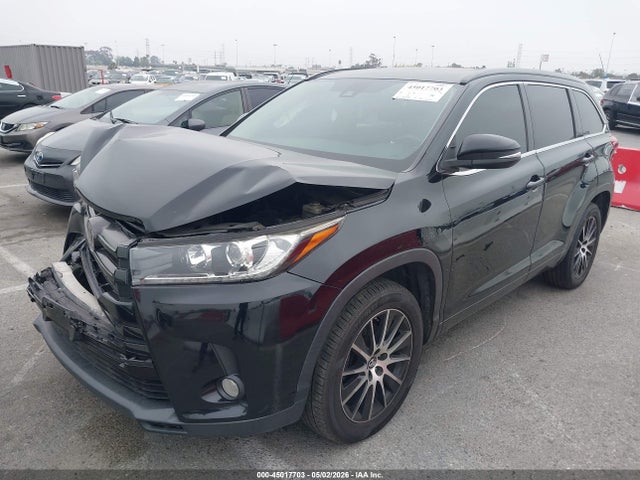 2017 Toyota Highlander Se მანქანა იყიდება აუქციონზე, vin: 5TDKZRFH4HS211677, აუქციონის ნომერი: 45017703