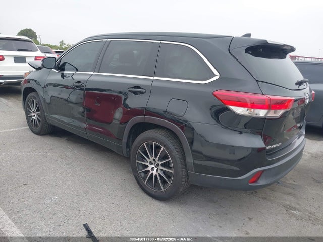 2017 Toyota Highlander Se მანქანა იყიდება აუქციონზე, vin: 5TDKZRFH4HS211677, აუქციონის ნომერი: 45017703