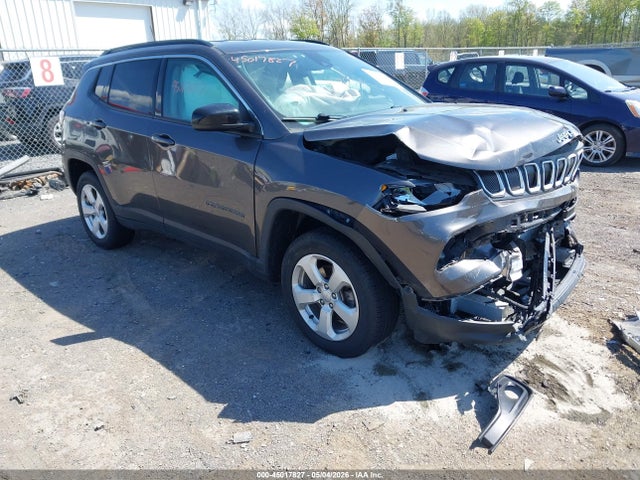 45017827 :رقم المزاد ، 3C4NJDBB5NT128995 vin ، 2022 Jeep Compass Latitude 4x4 مزاد بيع