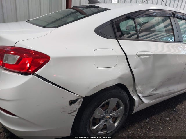 45017838 :رقم المزاد ، 1G1BC5SM7H7207087 vin ، 2017 Chevrolet Cruze Ls Auto مزاد بيع