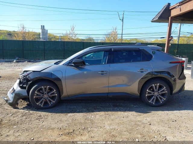 2023 Toyota Bz4x Limited მანქანა იყიდება აუქციონზე, vin: JTMABACA2PA043378, აუქციონის ნომერი: 45017986