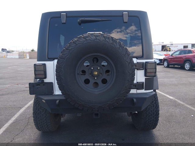 1C4BJWDG8HL747372 Jeep Wrangler Unlimited Sport 4x4
