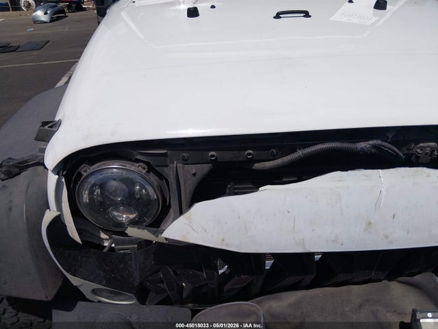 1C4BJWDG8HL747372 Jeep Wrangler Unlimited Sport 4x4