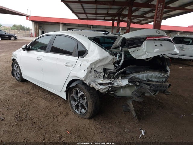45018079 :رقم المزاد ، 3KPF24AD7ME349621 vin ، 2021 Kia Forte Lxs مزاد بيع