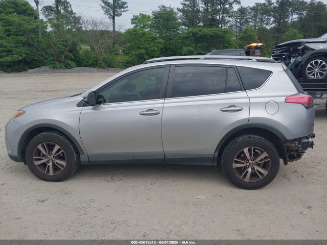 45018240 :رقم المزاد ، JTMWFREV3JJ187456 vin ، 2018 Toyota Rav4 Xle مزاد بيع