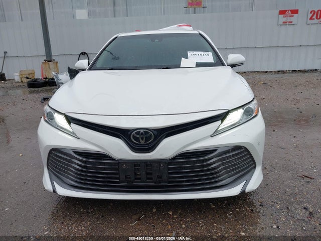 45018259 :رقم المزاد ، 4T1B11HK9JU131158 vin ، 2018 Toyota Camry Xle مزاد بيع
