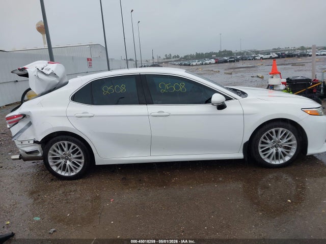 45018259 :رقم المزاد ، 4T1B11HK9JU131158 vin ، 2018 Toyota Camry Xle مزاد بيع