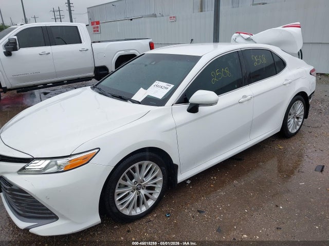 45018259 :رقم المزاد ، 4T1B11HK9JU131158 vin ، 2018 Toyota Camry Xle مزاد بيع