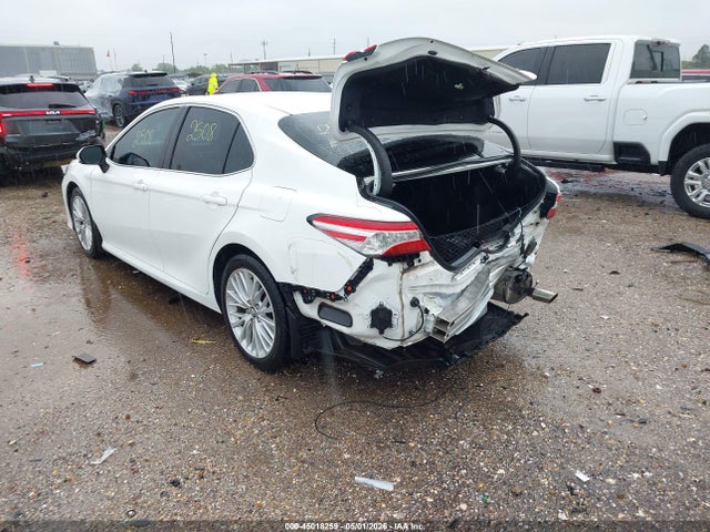 45018259 :رقم المزاد ، 4T1B11HK9JU131158 vin ، 2018 Toyota Camry Xle مزاد بيع