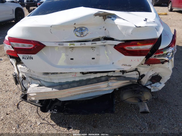 45018259 :رقم المزاد ، 4T1B11HK9JU131158 vin ، 2018 Toyota Camry Xle مزاد بيع