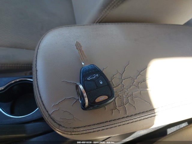 2011 Chrysler 200 Touring მანქანა იყიდება აუქციონზე, vin: 1C3BC1FG9BN527281, აუქციონის ნომერი: 45018339