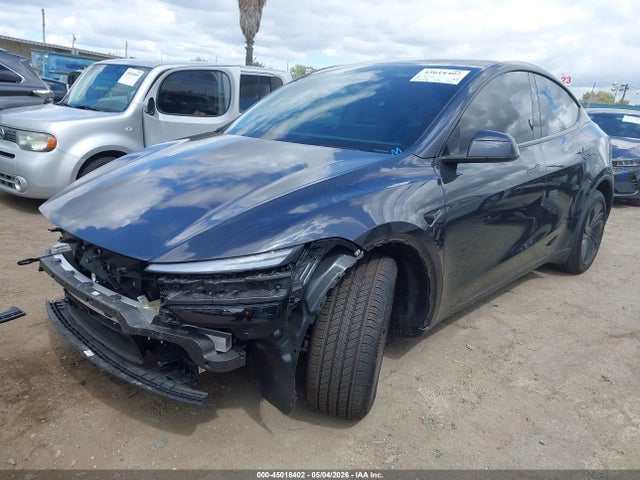 Tesla Model Y 2026 7SAYGDED5TF568352 Image 2