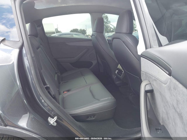 Tesla Model Y 2026 7SAYGDED5TF568352 Image 8