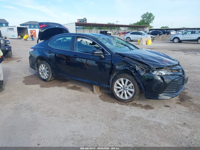 45018415 :رقم المزاد ، 4T1B11HK5KU852739 vin ، 2019 Toyota Camry Le مزاد بيع