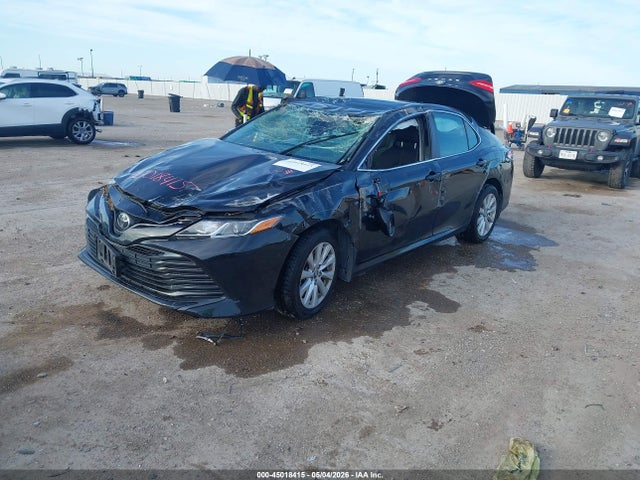 45018415 :رقم المزاد ، 4T1B11HK5KU852739 vin ، 2019 Toyota Camry Le مزاد بيع